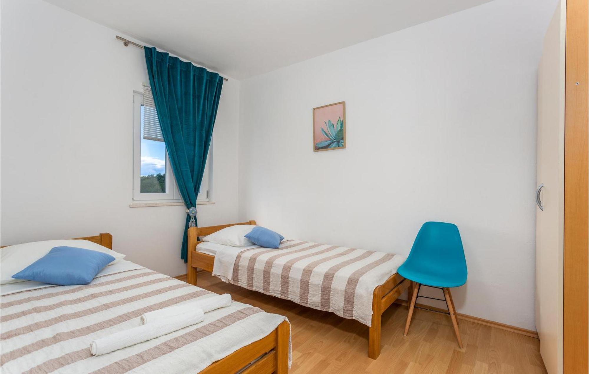 2 Bedroom Beautiful Apartment In Pinezici Экстерьер фото