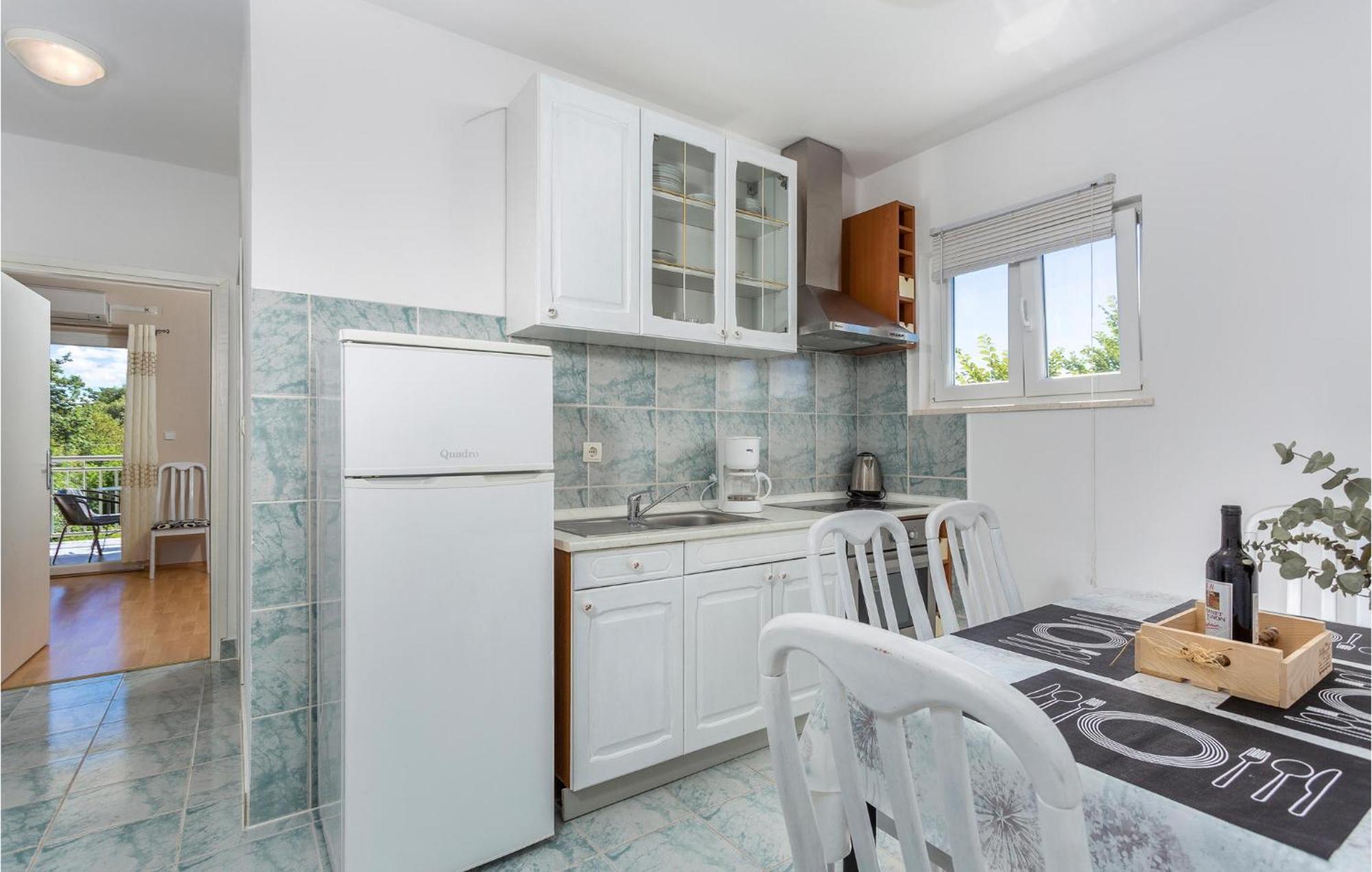 2 Bedroom Beautiful Apartment In Pinezici Экстерьер фото