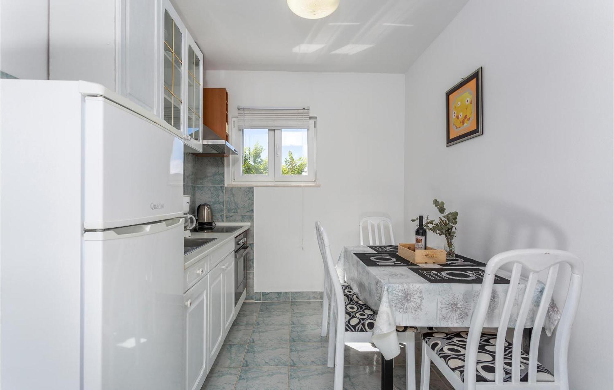 2 Bedroom Beautiful Apartment In Pinezici Экстерьер фото