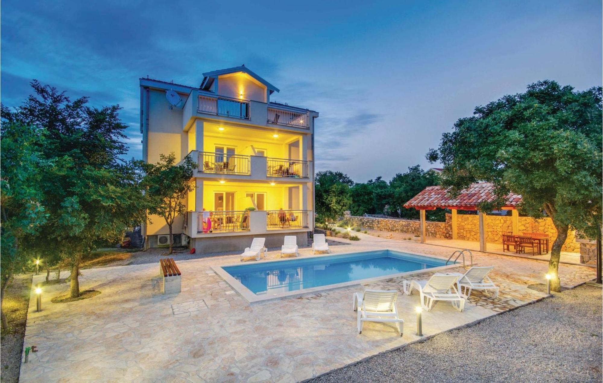 2 Bedroom Beautiful Apartment In Pinezici Экстерьер фото