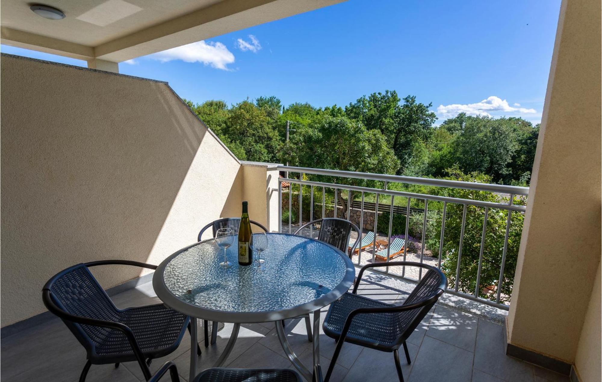 2 Bedroom Beautiful Apartment In Pinezici Экстерьер фото