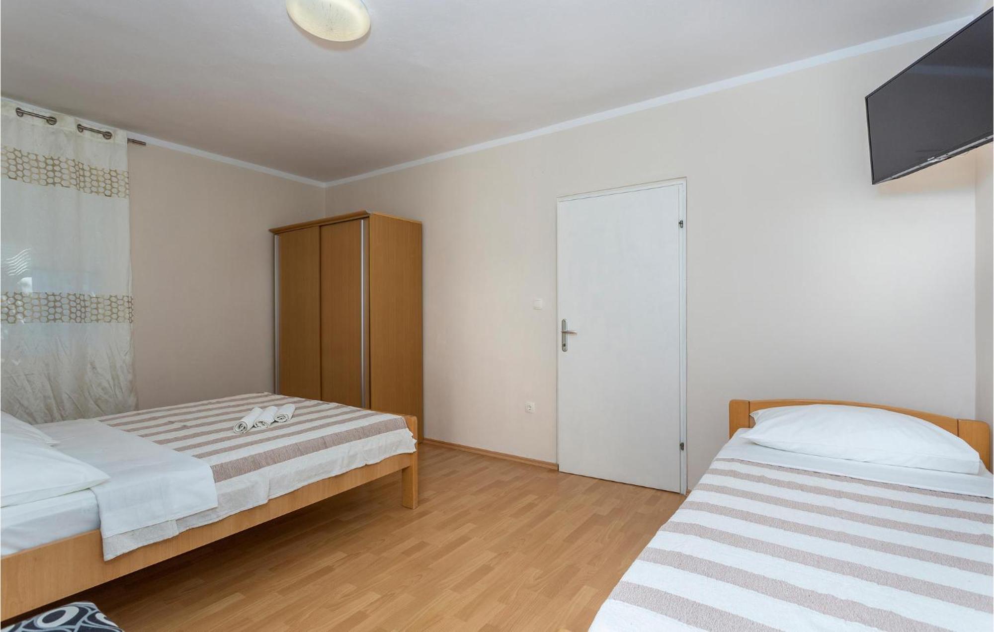 2 Bedroom Beautiful Apartment In Pinezici Экстерьер фото