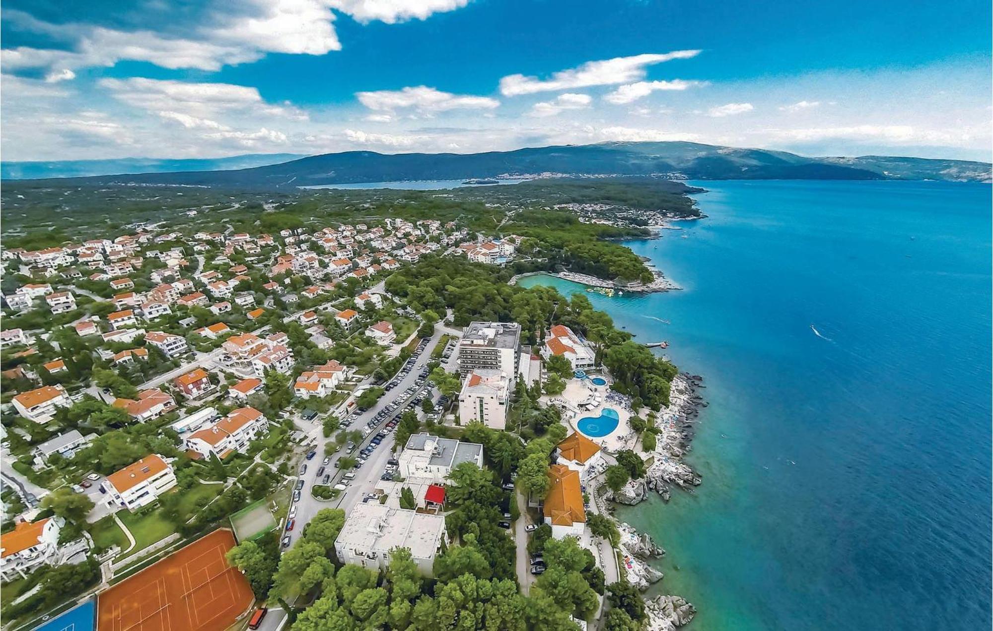 2 Bedroom Beautiful Apartment In Pinezici Экстерьер фото