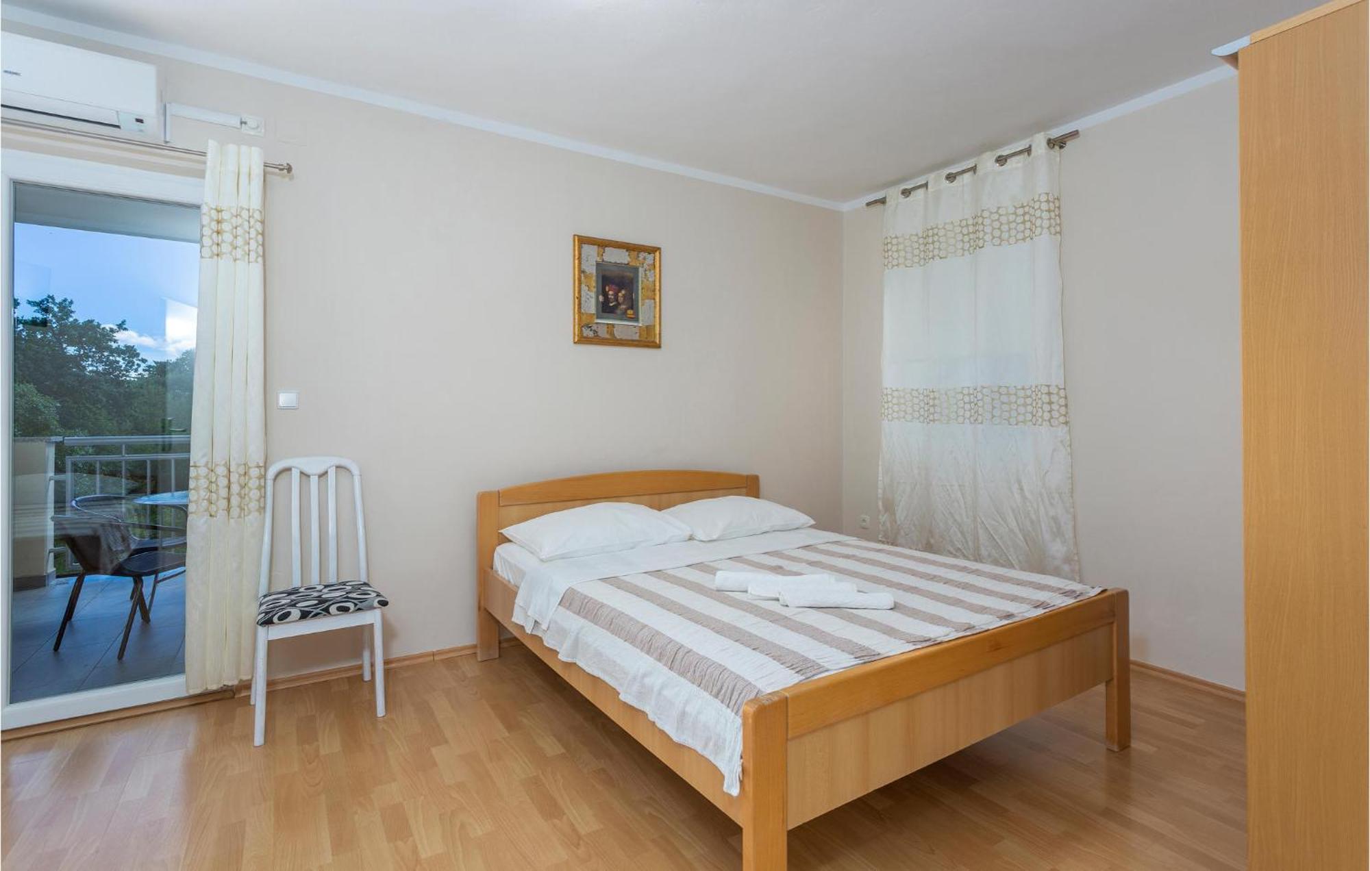 2 Bedroom Beautiful Apartment In Pinezici Экстерьер фото
